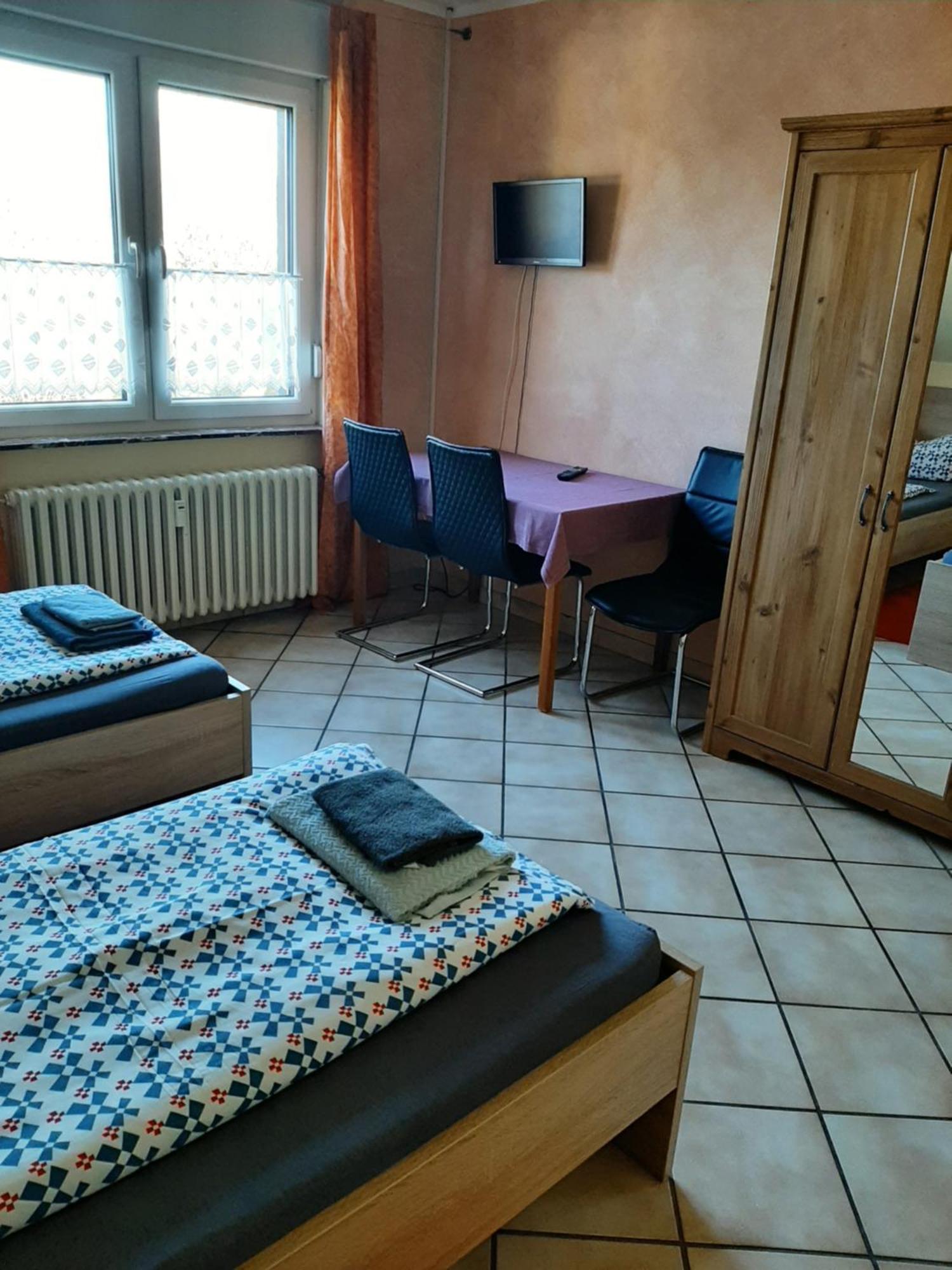 Haus Roseneck-Pension Am Stadtrand بورشن الغرفة الصورة